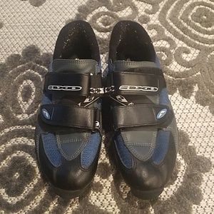 Spinning shoes with cleats